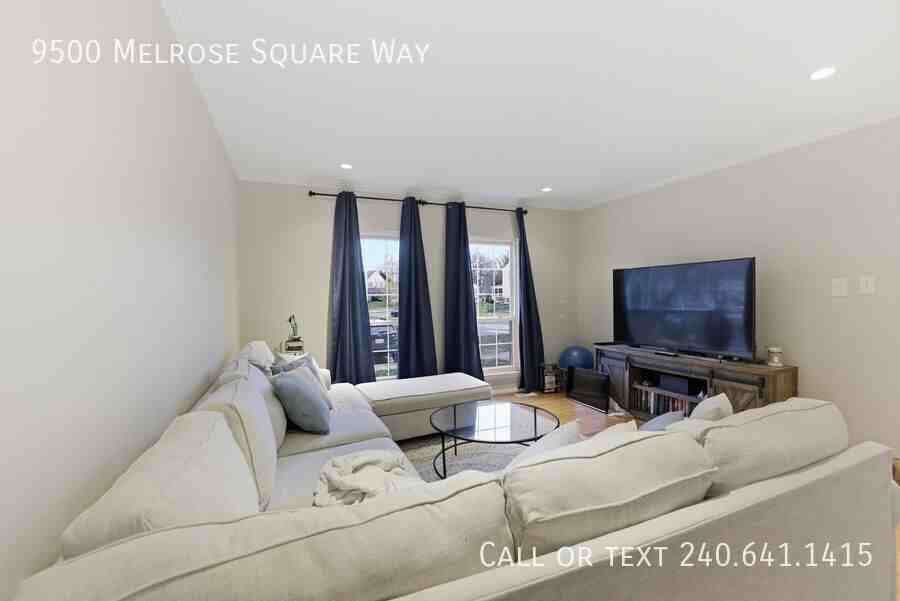 9500 Melrose Square Way - Photo 5 of 36