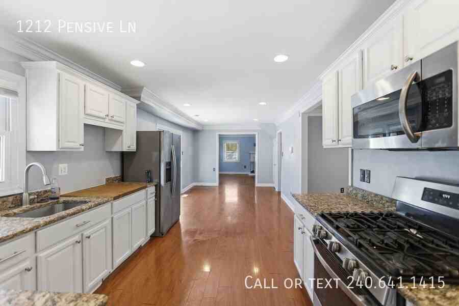 1212 Pensive Ln - Photo 6 of 26