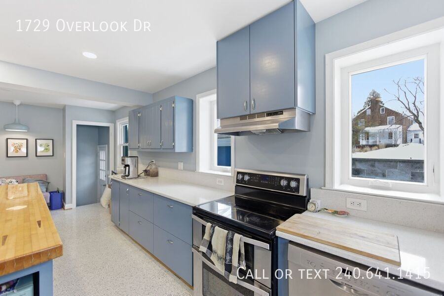1729 Overlook Dr - Photo 2 of 32