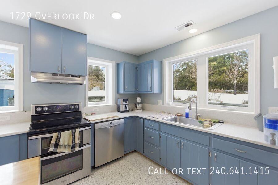 1729 Overlook Dr - Photo 3 of 32