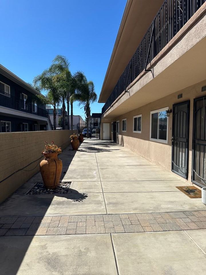 4061 Ohio St - Photo 2 of 21