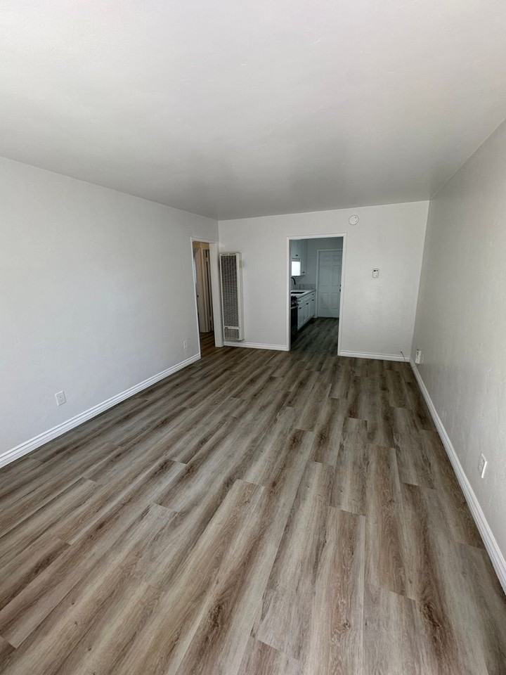 4061 Ohio St - Photo 4 of 21