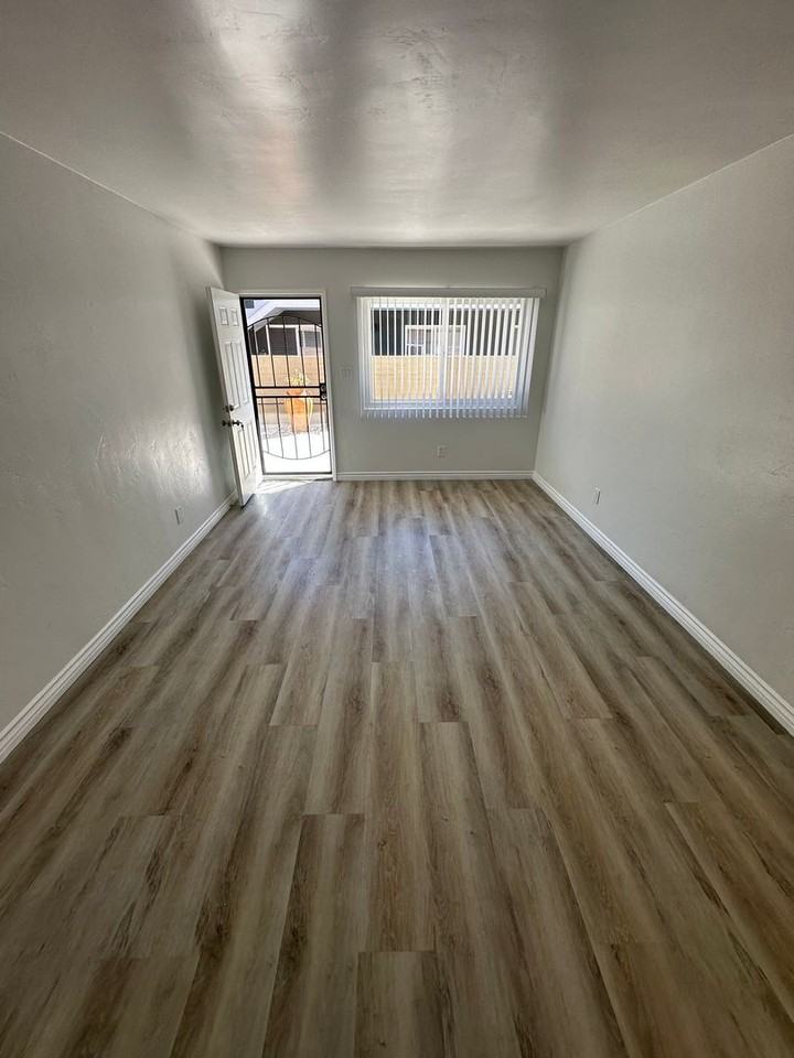 4061 Ohio St - Photo 5 of 21