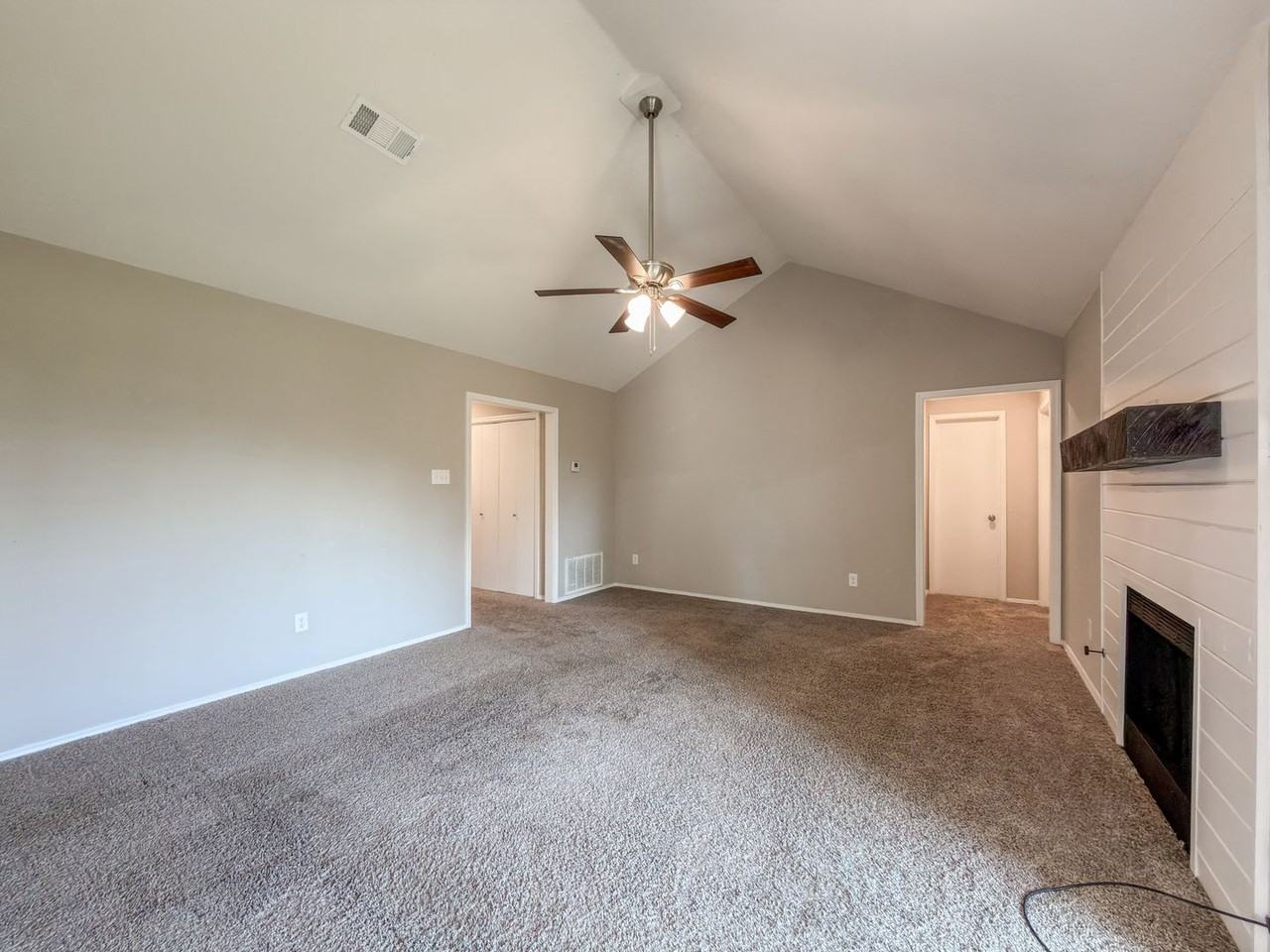 700 Cedar Ln - Photo 4 of 20