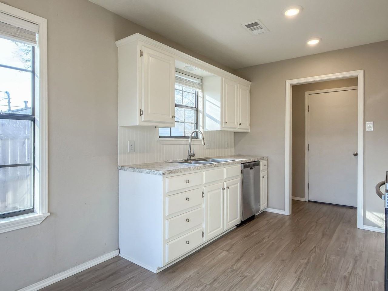 700 Cedar Ln - Photo 6 of 20