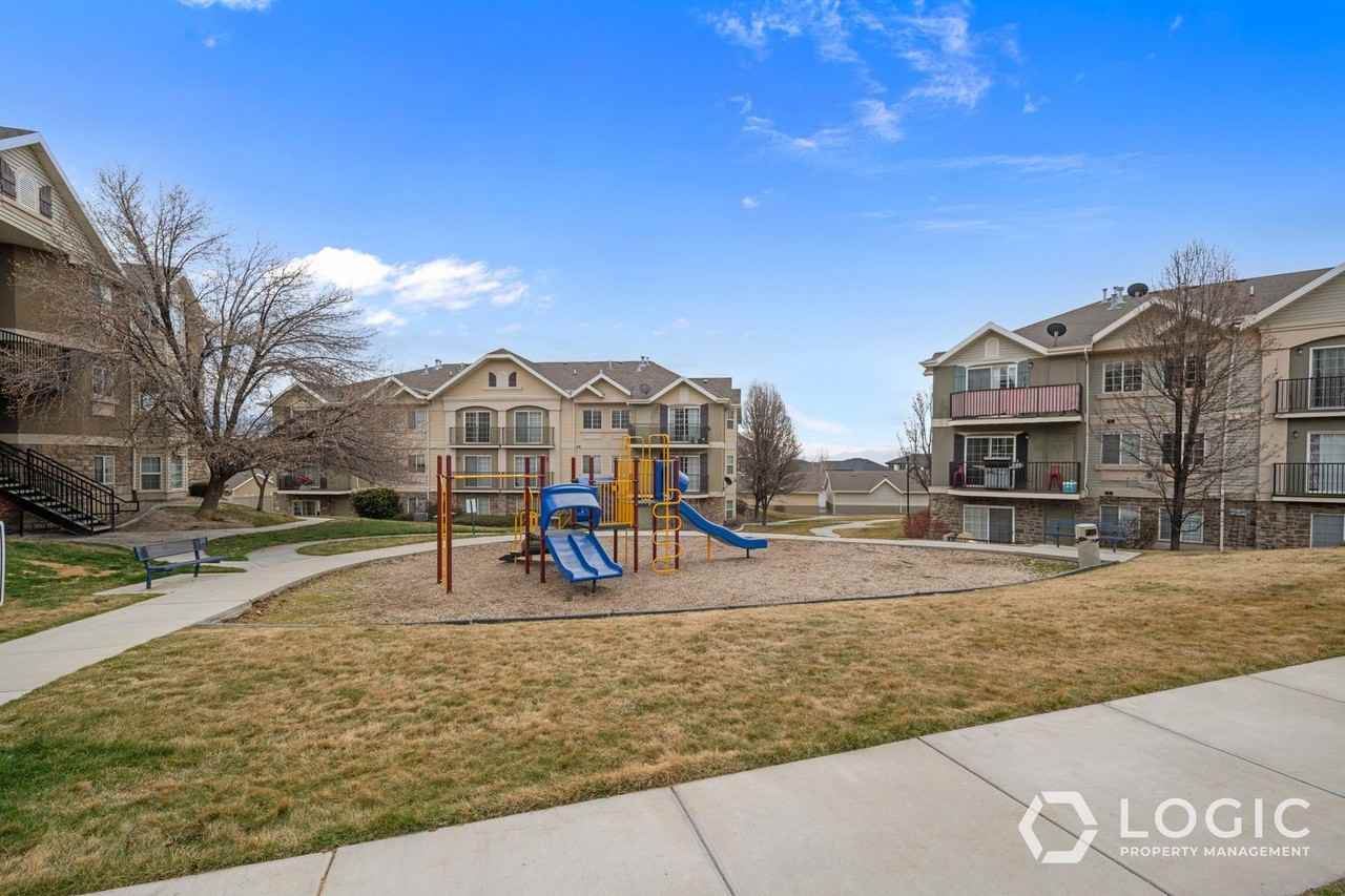 2122 N Morning Star Dr - Photo 3 of 27