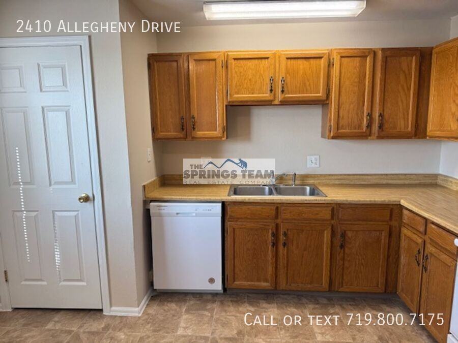 2410 Allegheny Dr - Photo 6 of 21