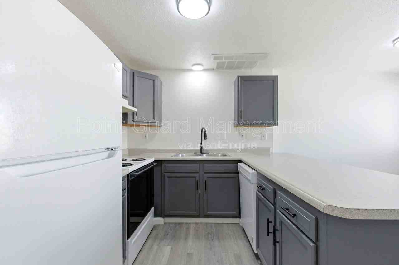 1936 S Cleveland Ave - Photo 5 of 27