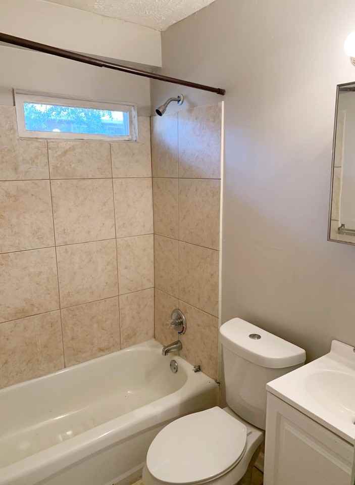 420 Rawson St Sw #3 - Photo 5 of 9