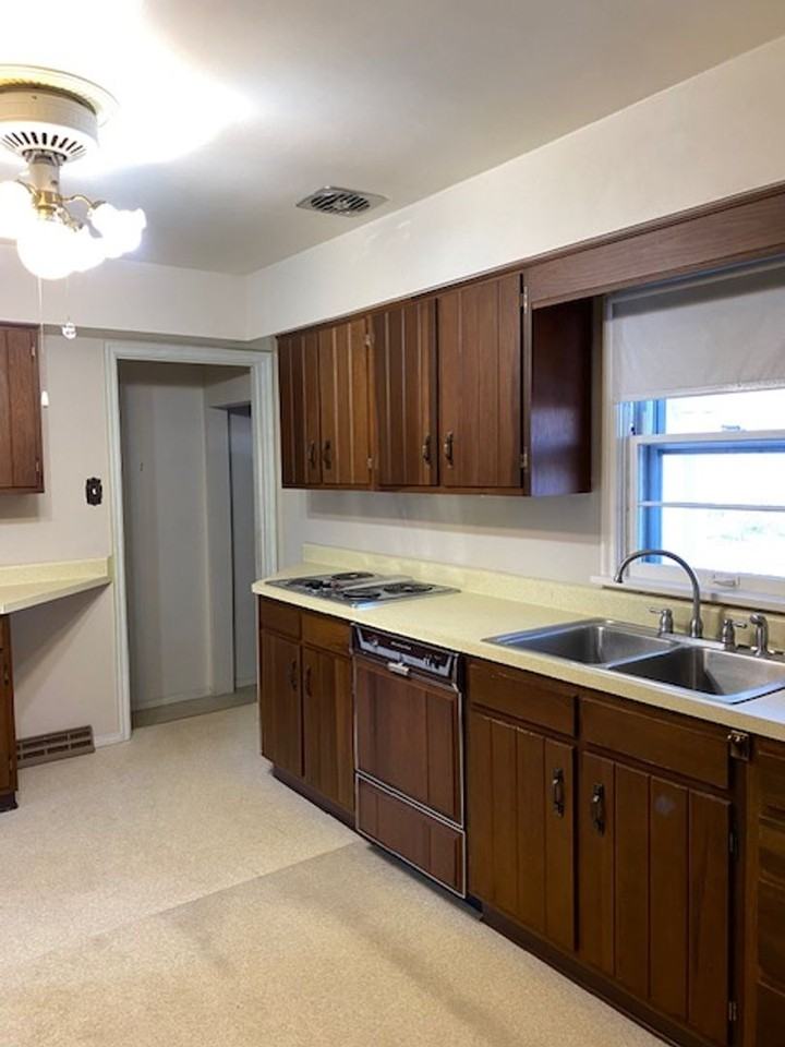 2209 Manley Avenue - Photo 3 of 15