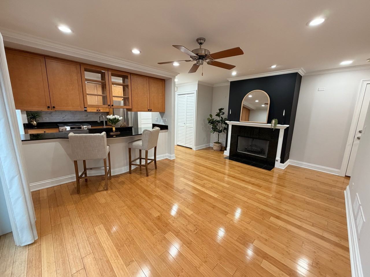 122 S Evergreen Ave - Photo 2 of 24