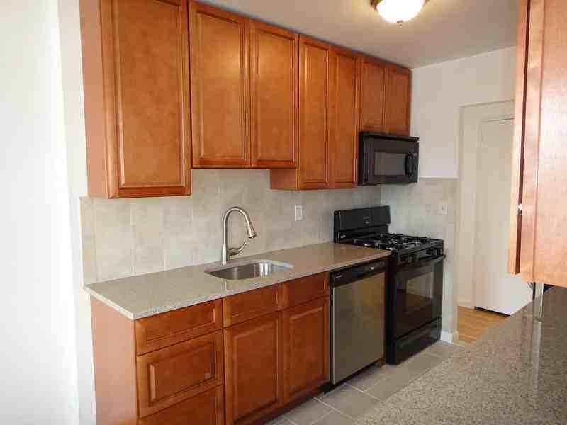 109 Fisher Ave - Photo 3 of 10