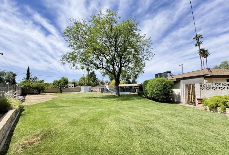 2749 S Rita Ln - Photo 2 of 4