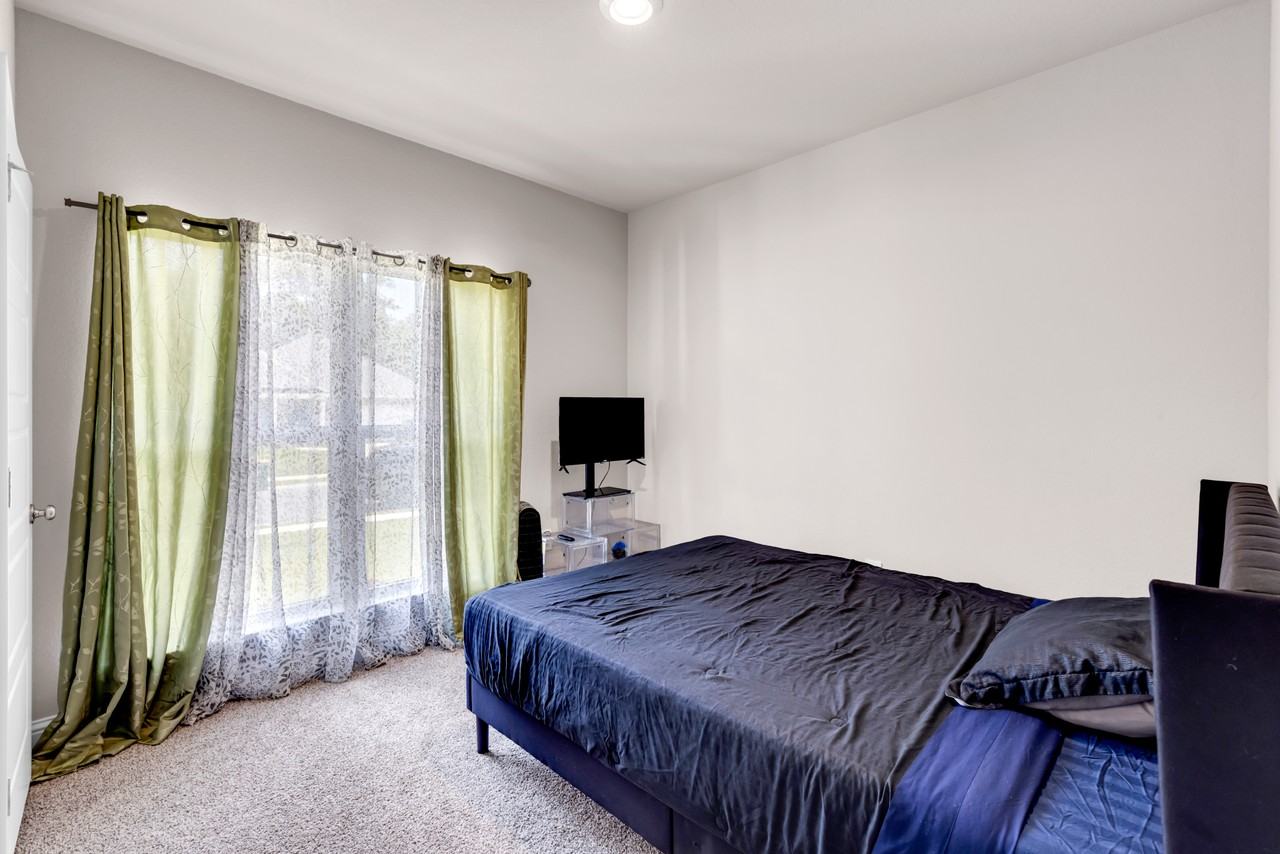 5371 Leeds Ln - Photo 2 of 15