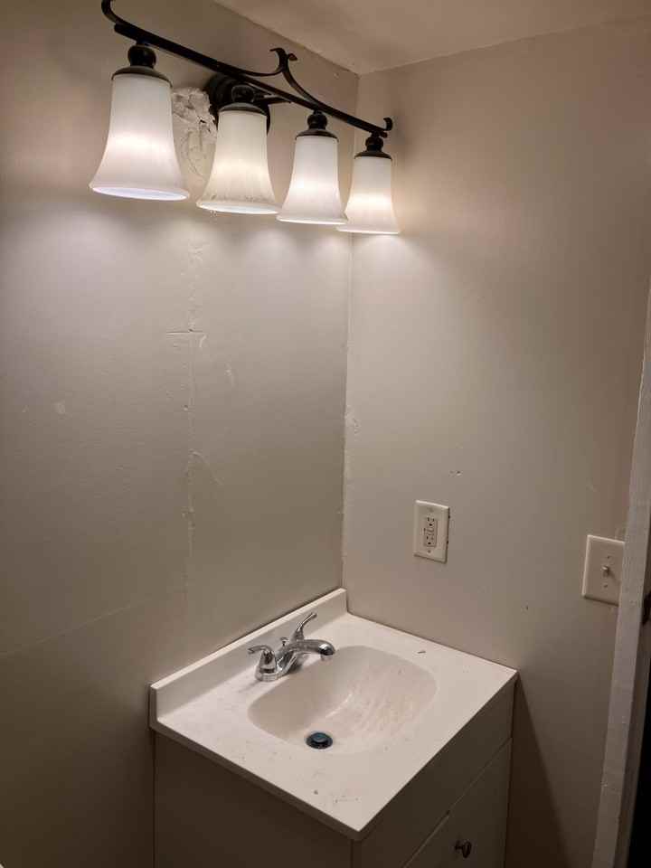 2831 Oak Hill Cir - Photo 3 of 14