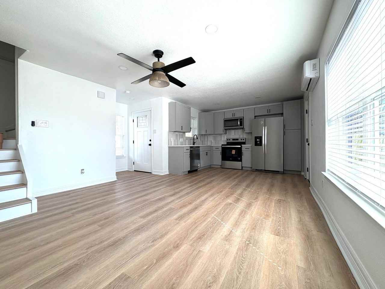 1207 2nd Ave N #1209 - Photo 2 of 11