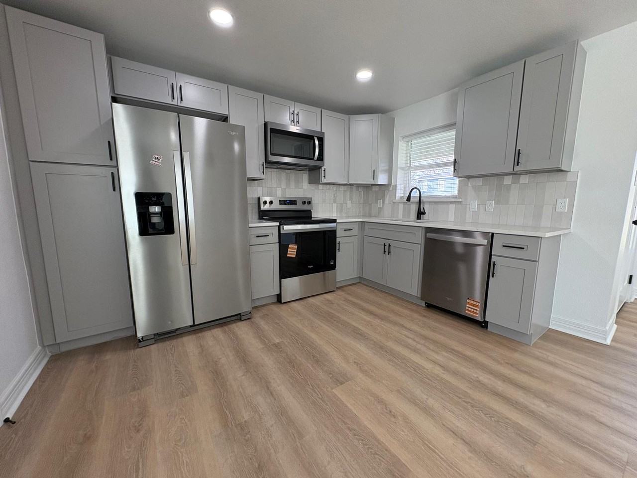 1207 2nd Ave N #1207 - Photo 3 of 11