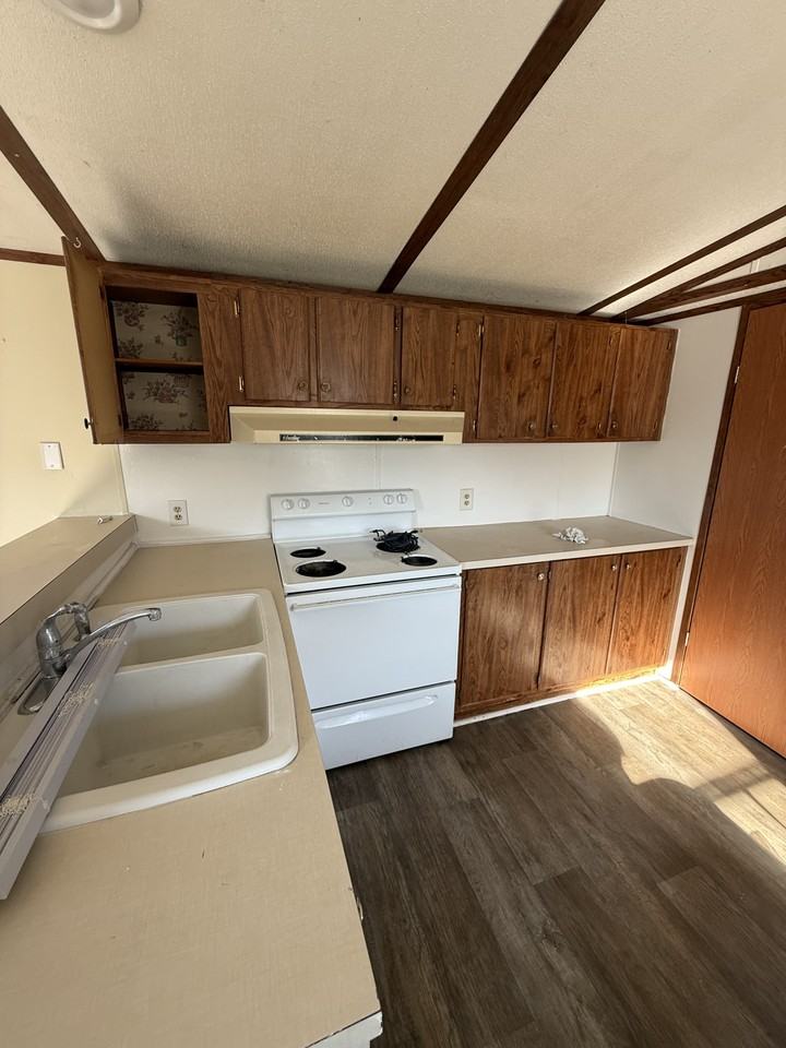 8733 School St - Photo 3 of 7