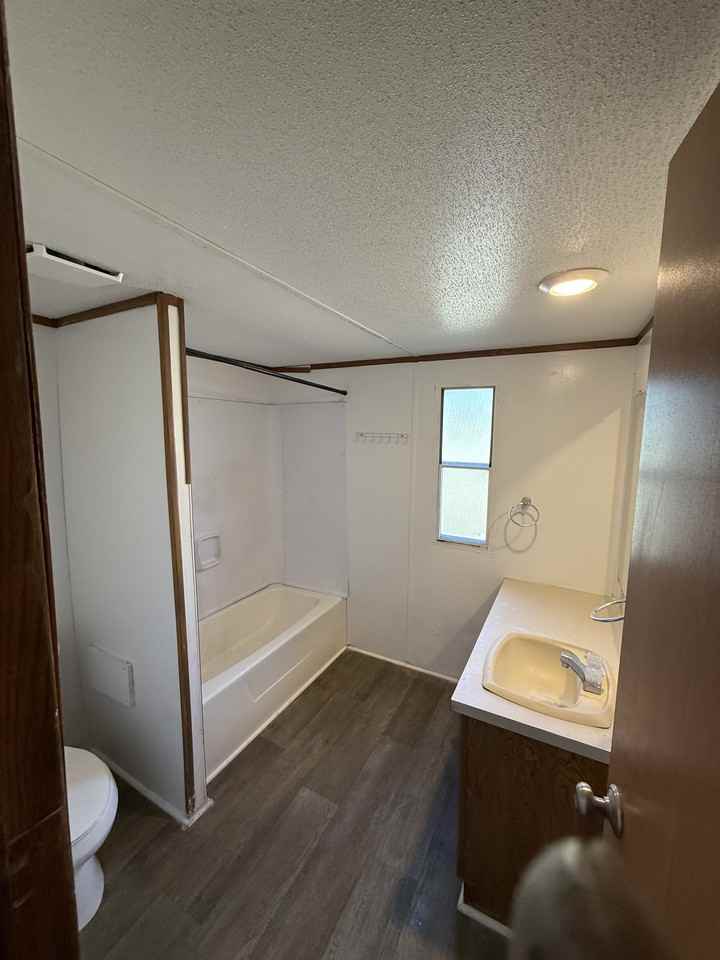 8733 School St - Photo 6 of 7