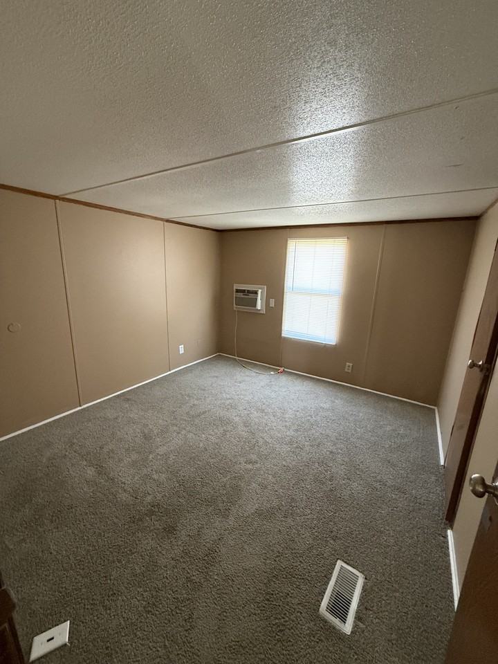 8733 School St - Photo 7 of 7