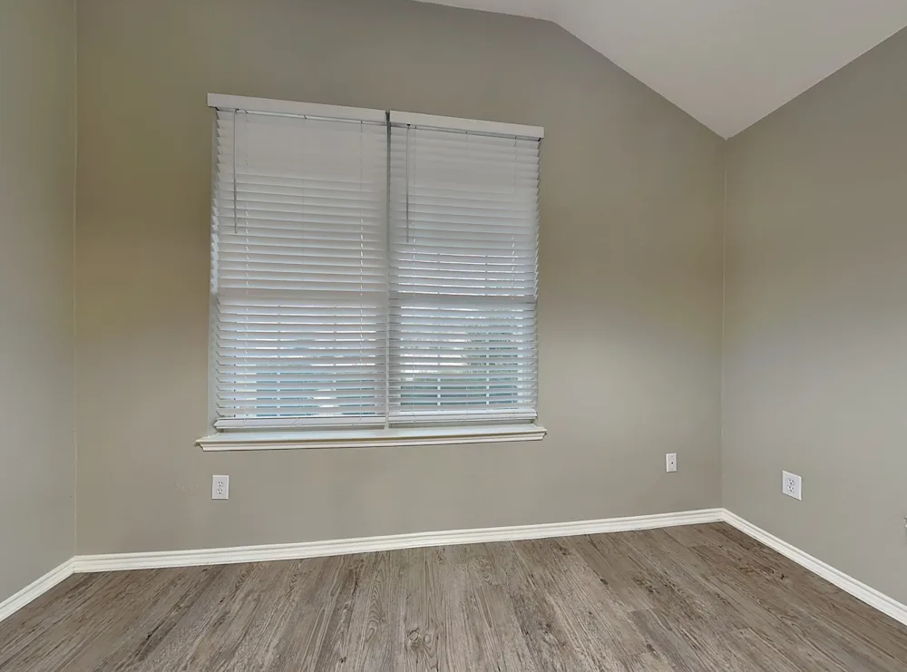 533 Hickory Ln - Photo 4 of 15