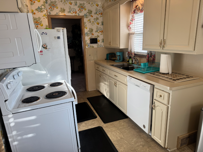 20455 Strathmoor St - Photo 3 of 19