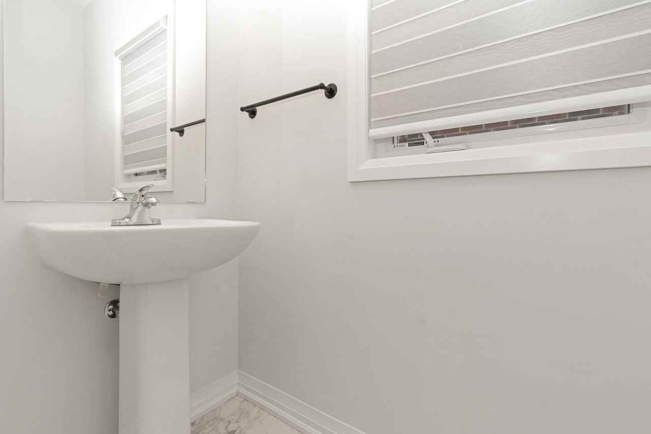 1372 Harrington St - Photo 5 of 39