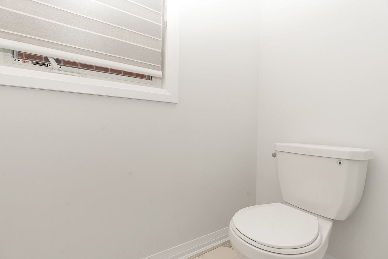 1372 Harrington St - Photo 6 of 39