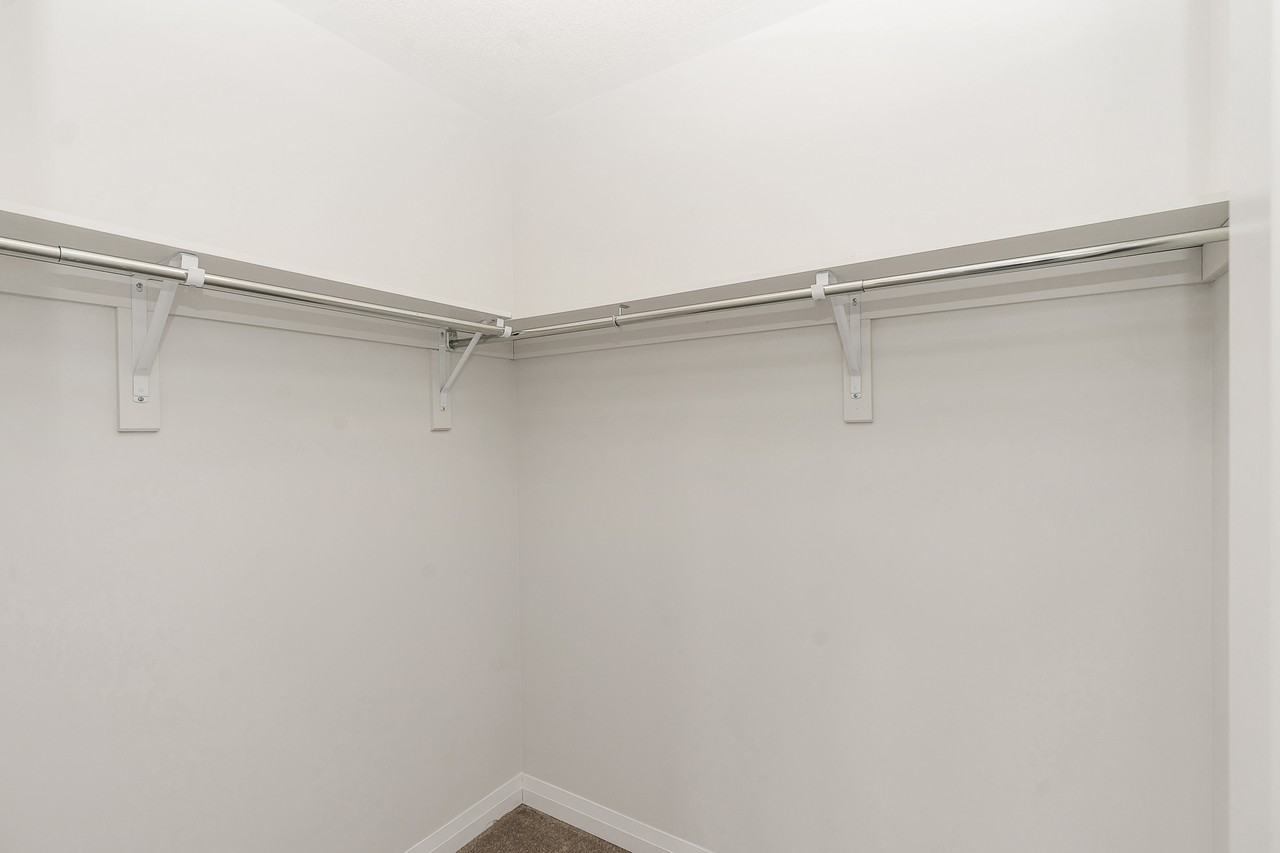 1372 Harrington St - Photo 4 of 39