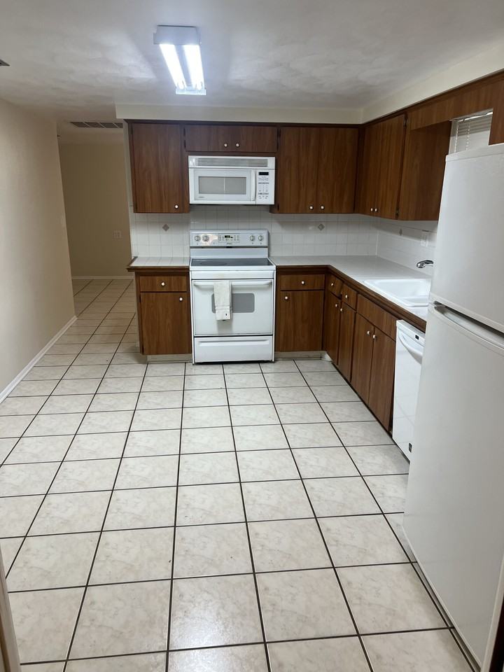 10910 Rexdale Ave - Photo 6 of 19