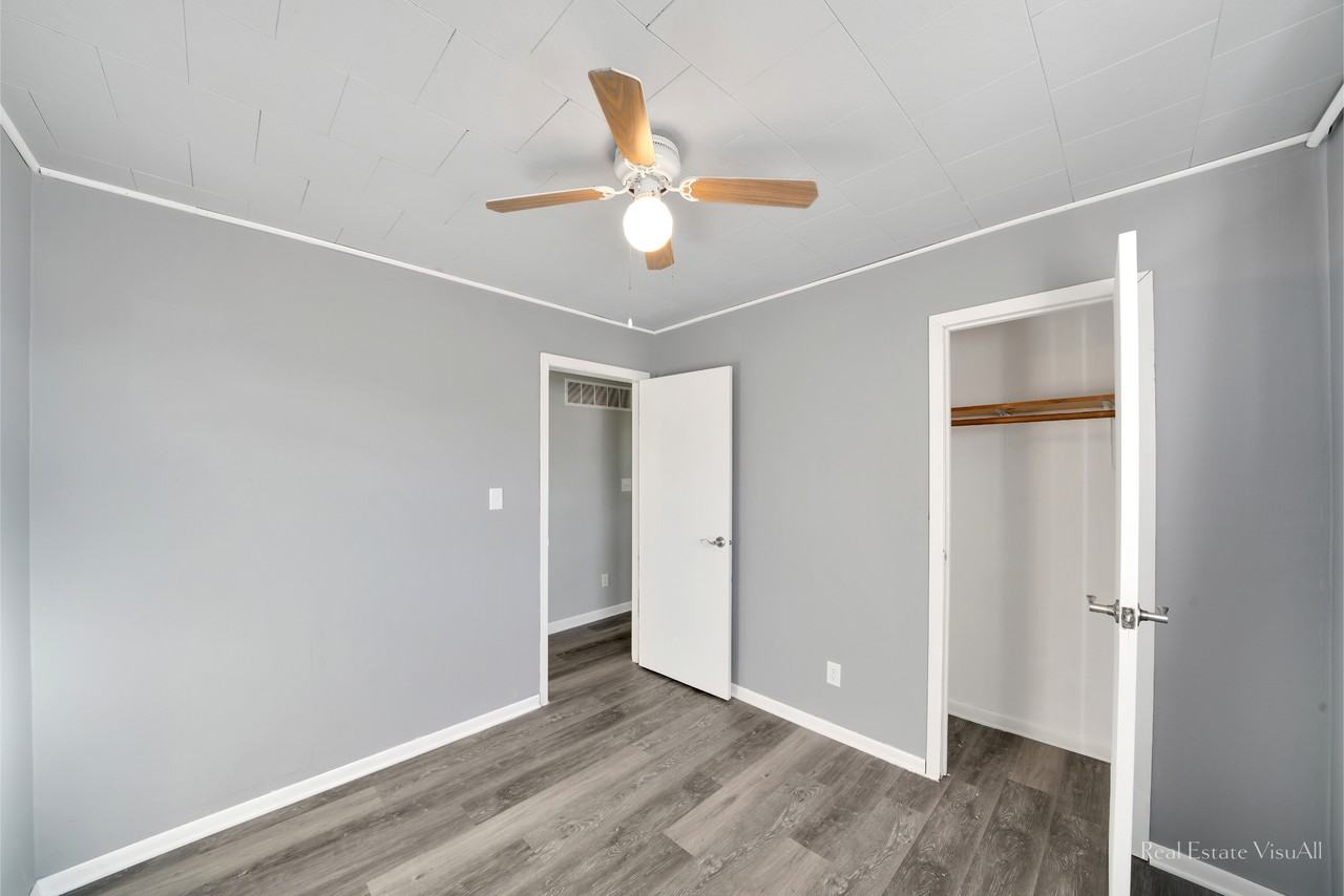 303 S East St - Photo 2 of 19