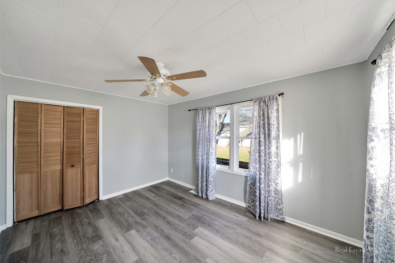 303 S East St - Photo 3 of 19