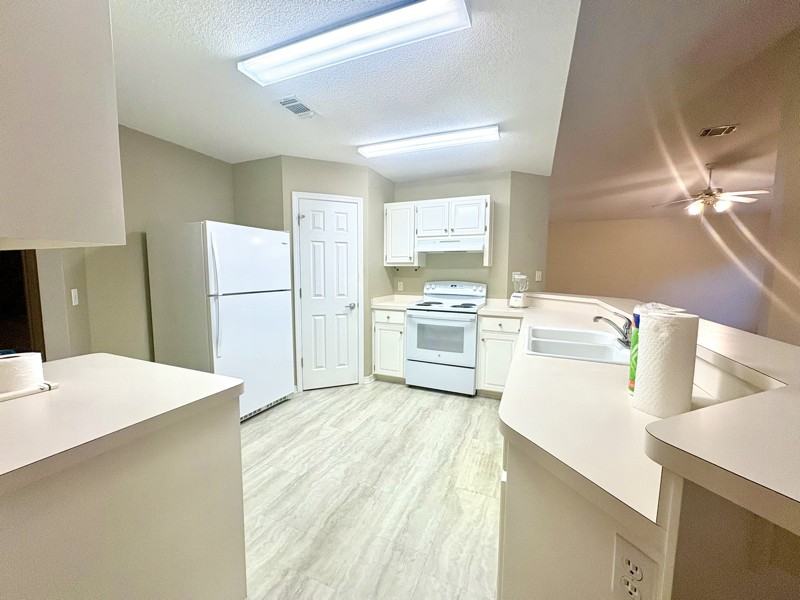 6879 Cedar Ridge Cir - Photo 4 of 19