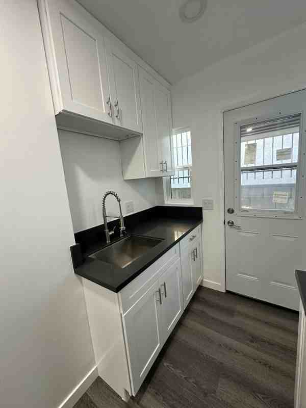 14812 Sylvan St #14812 - Photo 4 of 11