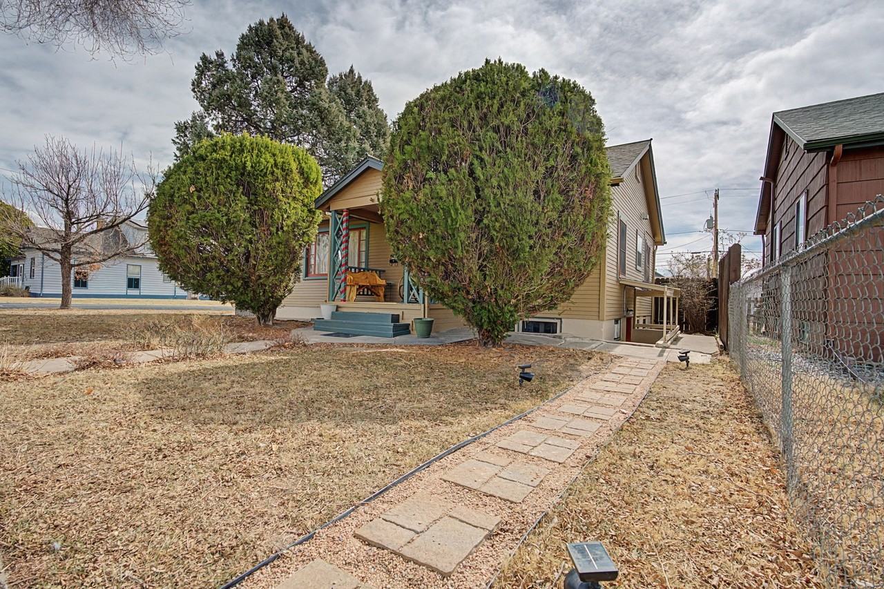 261 Belford Ave - Photo 2 of 14