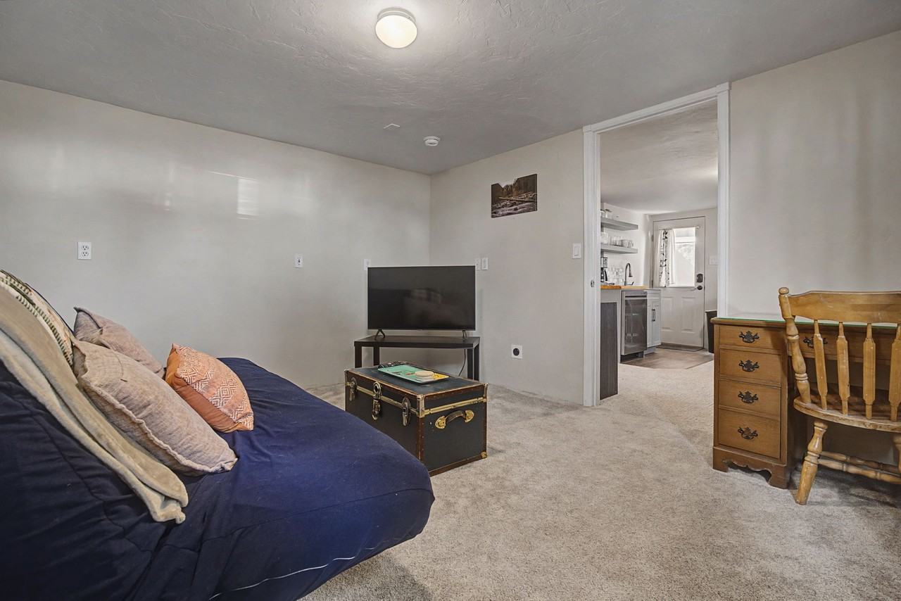 261 Belford Ave - Photo 6 of 14