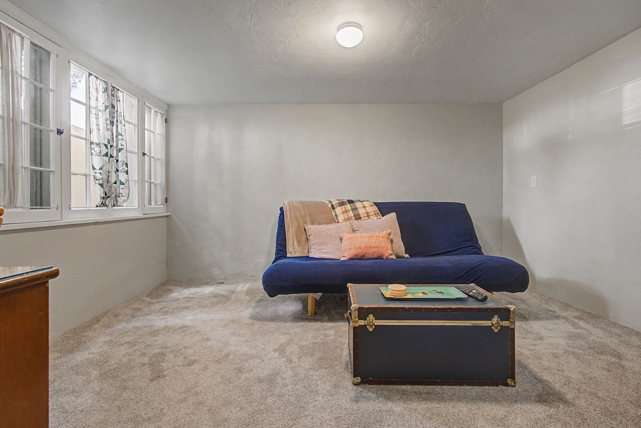 261 Belford Ave - Photo 7 of 14