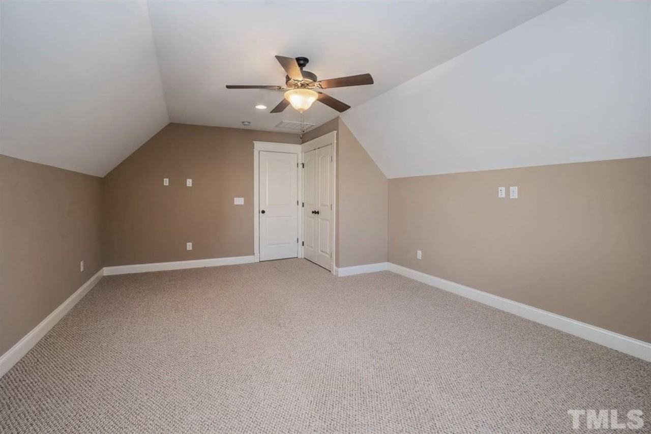 79 Falconridge Dr - Photo 5 of 17