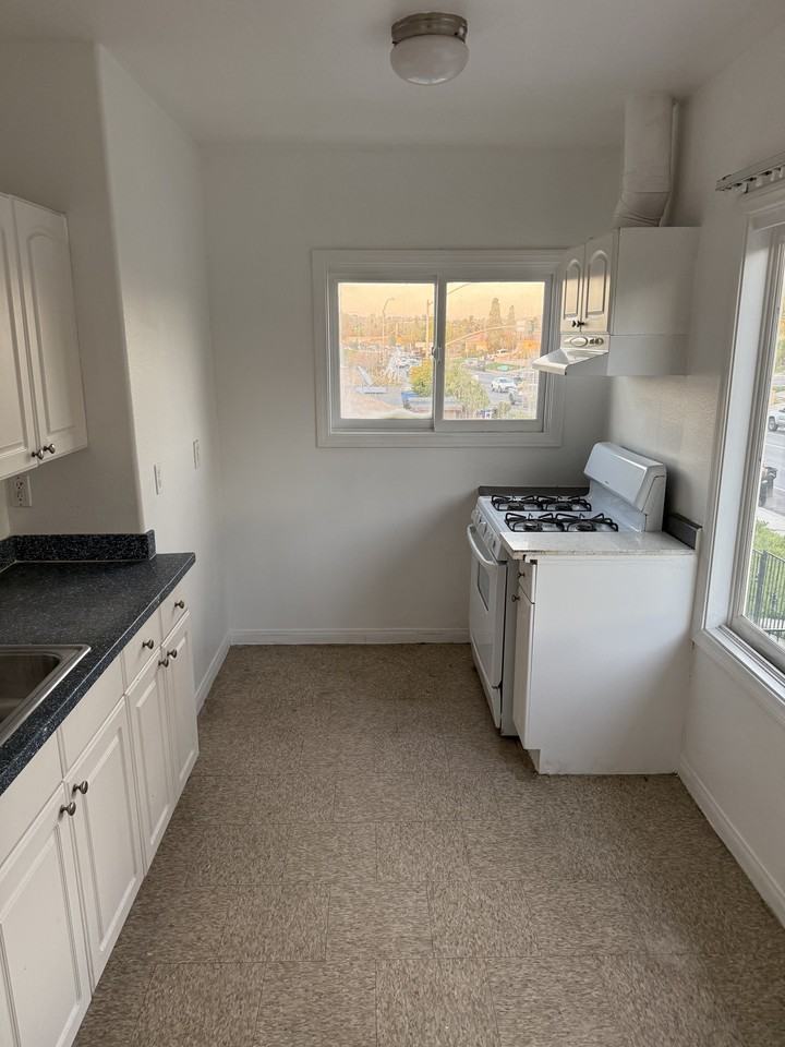 5164 Imperial Ave - Photo 6 of 20