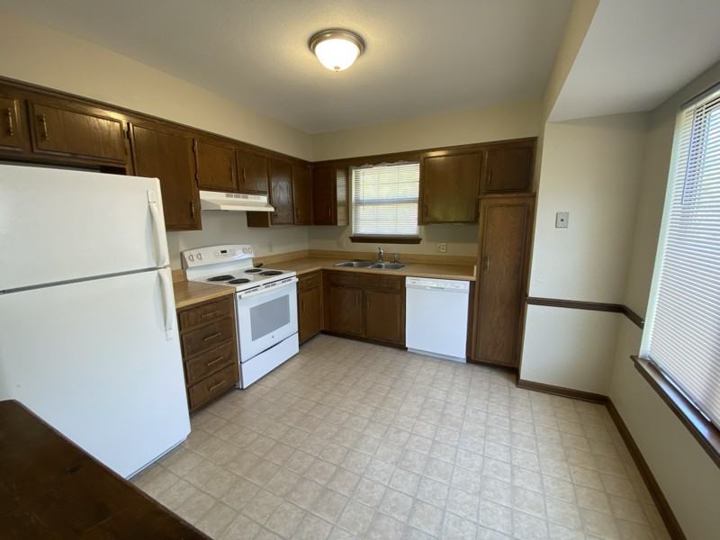 733 Se Claremont St - Photo 2 of 20