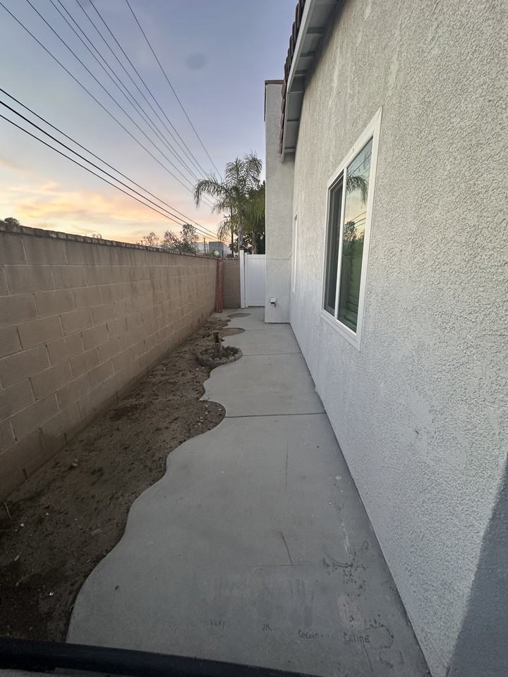 491 W Carter St #1 - Photo 3 of 15