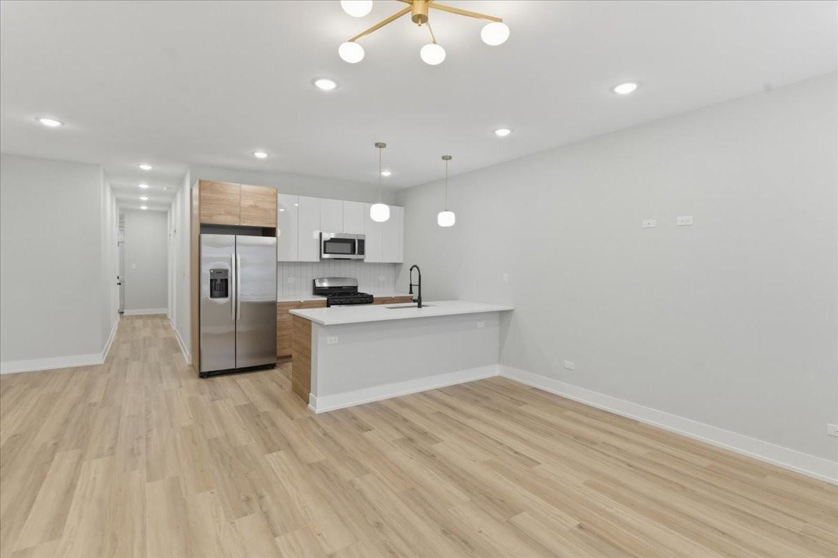 6222 S King Dr #3 - Photo 2 of 13