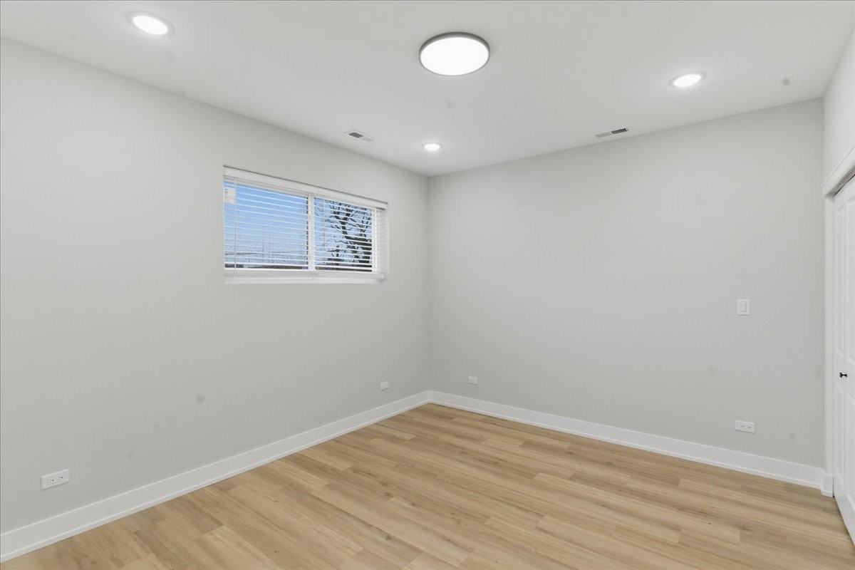 6222 S King Dr #3 - Photo 4 of 13