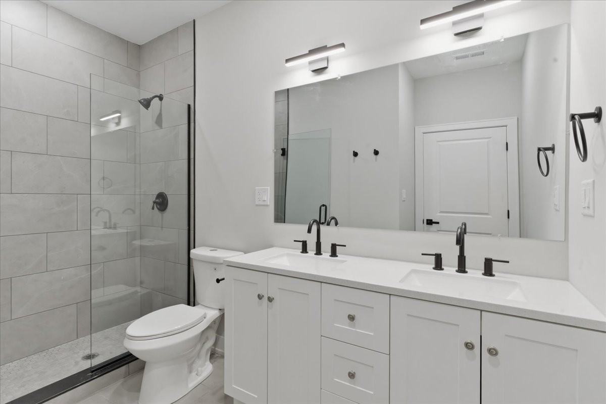 6222 S King Dr #3 - Photo 6 of 13