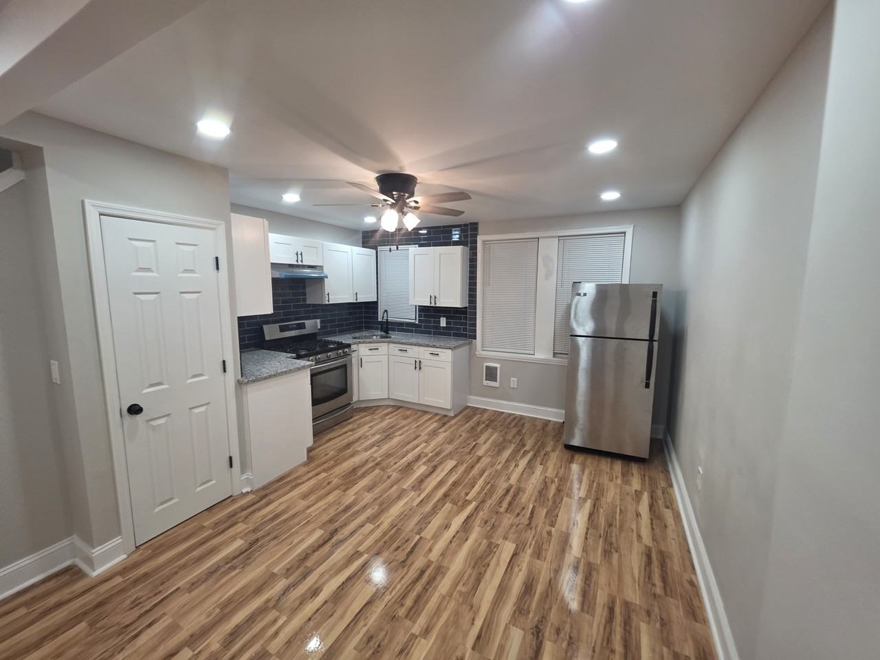 2126 Kennedy St - Photo 3 of 20