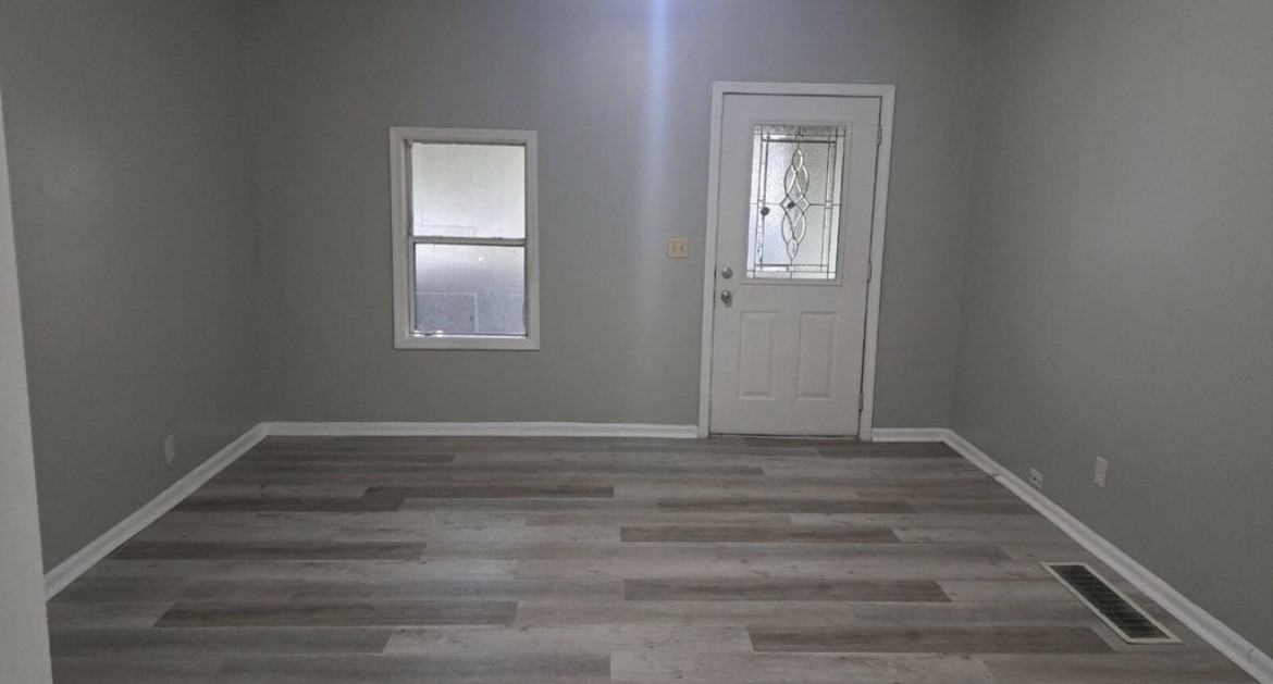 832 S Pershing Ave - Photo 2 of 13