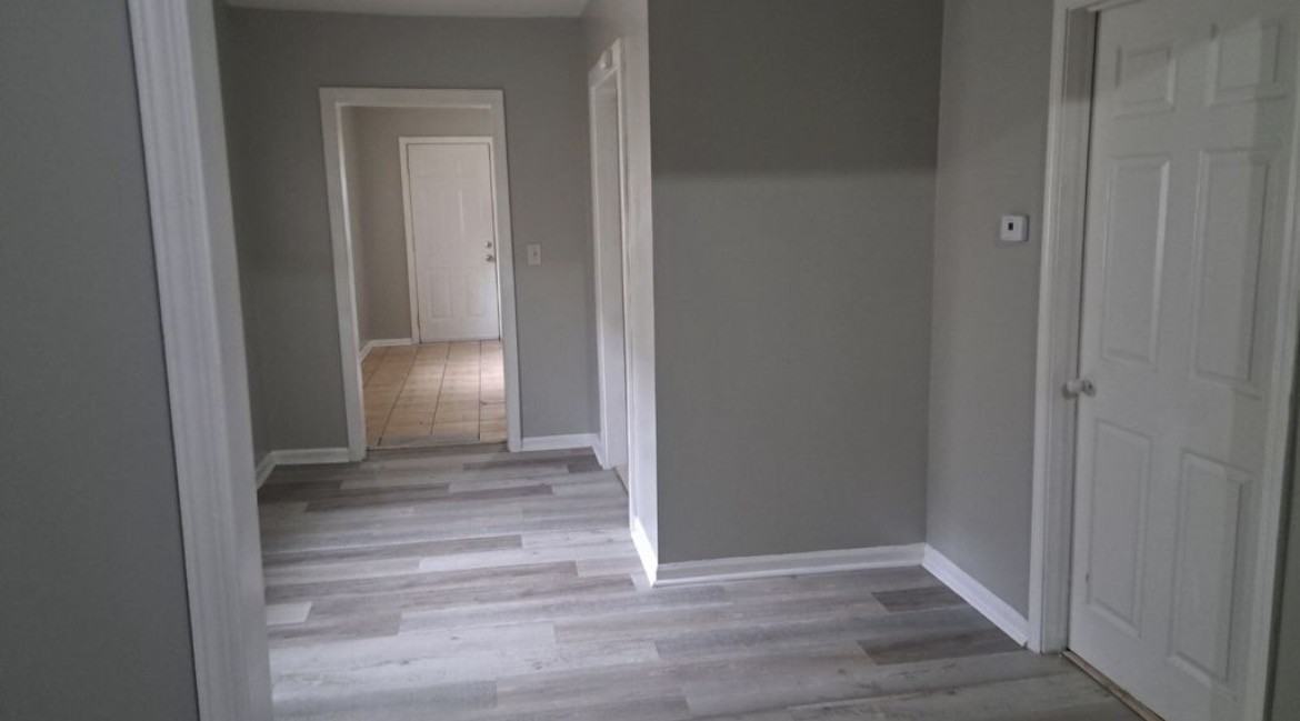 832 S Pershing Ave - Photo 4 of 13