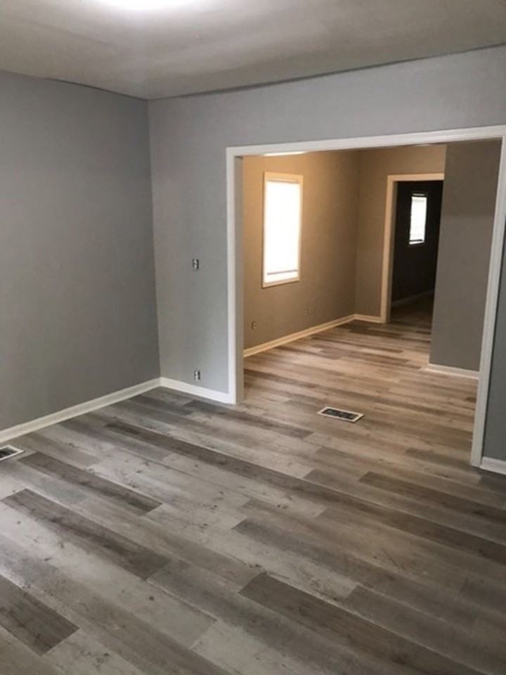 832 S Pershing Ave - Photo 5 of 13