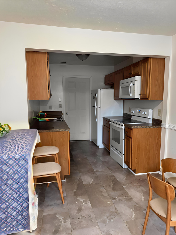 3646 Sylvan Ct - Photo 2 of 13