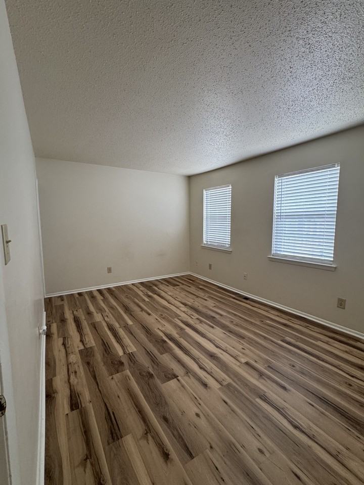 3646 Sylvan Ct - Photo 5 of 13